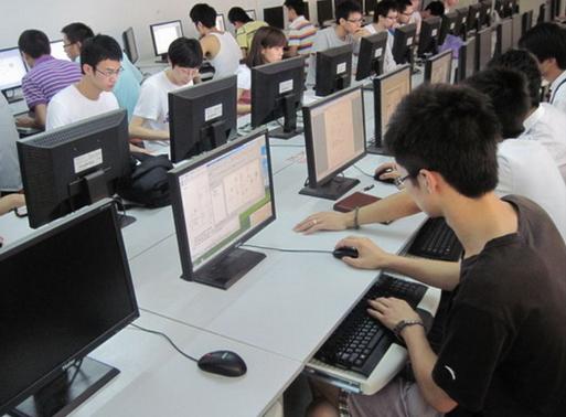 計(jì)算機(jī)科學(xué)與技術(shù)專業(yè)圖冊(cè) 探索技術(shù)開發(fā)的核心領(lǐng)域